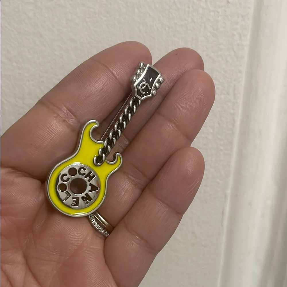 Yellow Guitar brooch double C